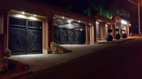 Отель The Cedars Bed and Breakfast  Центурионе